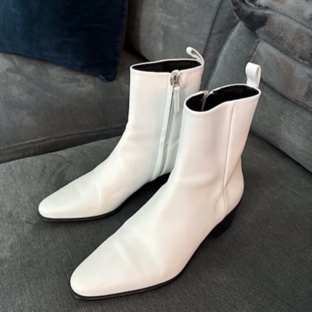 PIERRE HARDY DESIGNER BOOTIES, WHITE LEATHER, BLACK HEELS, ZIP UP